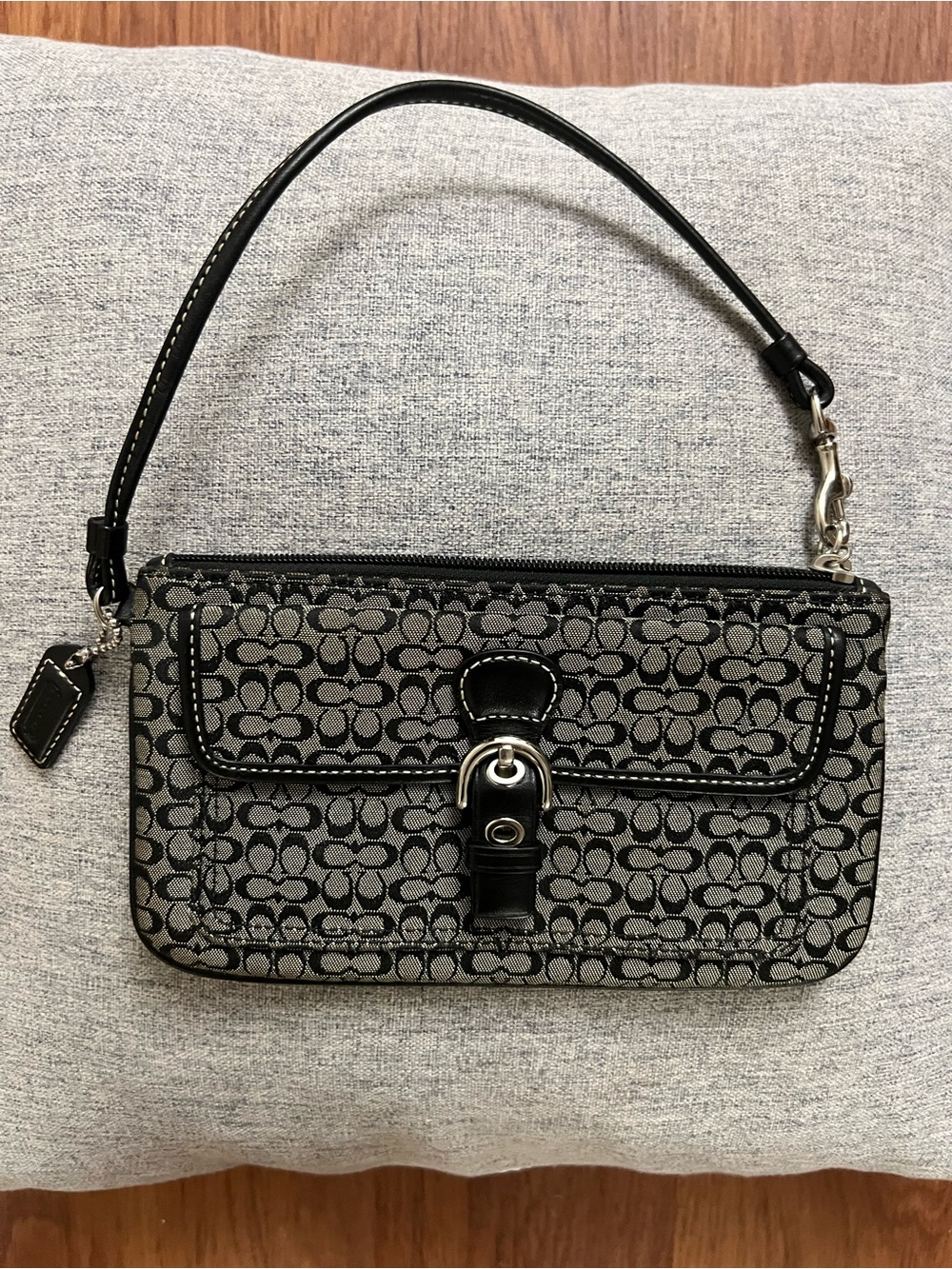 Vintage Coach Mini Soho Signature C Jacquard Wristlet – Black & Gray